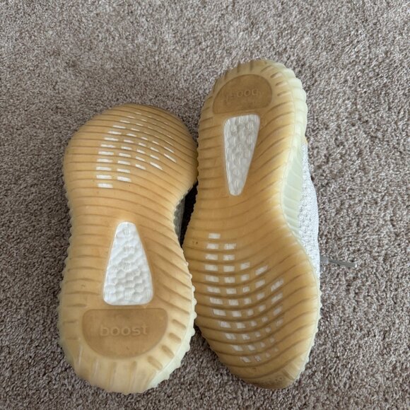 Yeezy's Boost 350 V2 - Pale Yellow size 6 US Women's - Picture 4 of 5